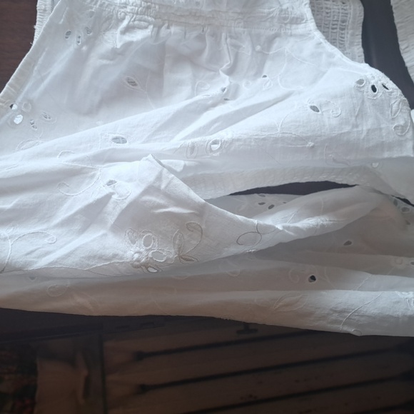 Express woman's size small white 100% cotton eyelet 1/2 blouse - Picture 5 of 7